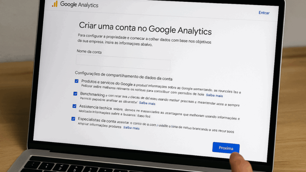 Tela de criação de conta no Google Analytics exibida em um laptop durante a configuração inicial.
